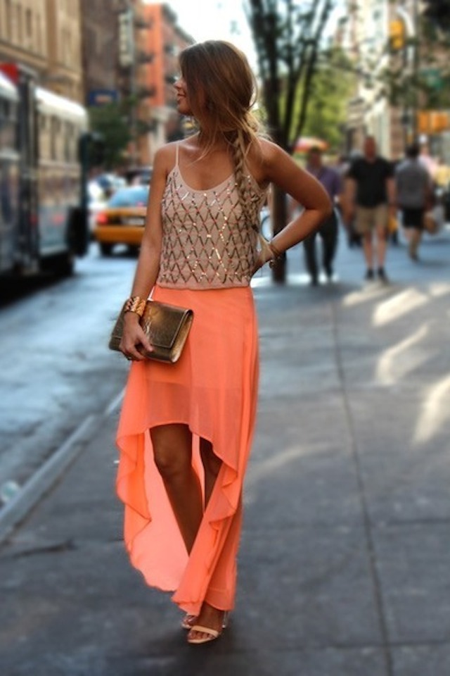 tan-shirt-orange-skirt-white-heels_400