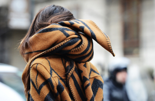 louis-vuitton-blanket-scarf-milan-fashion-week-street-style-2013