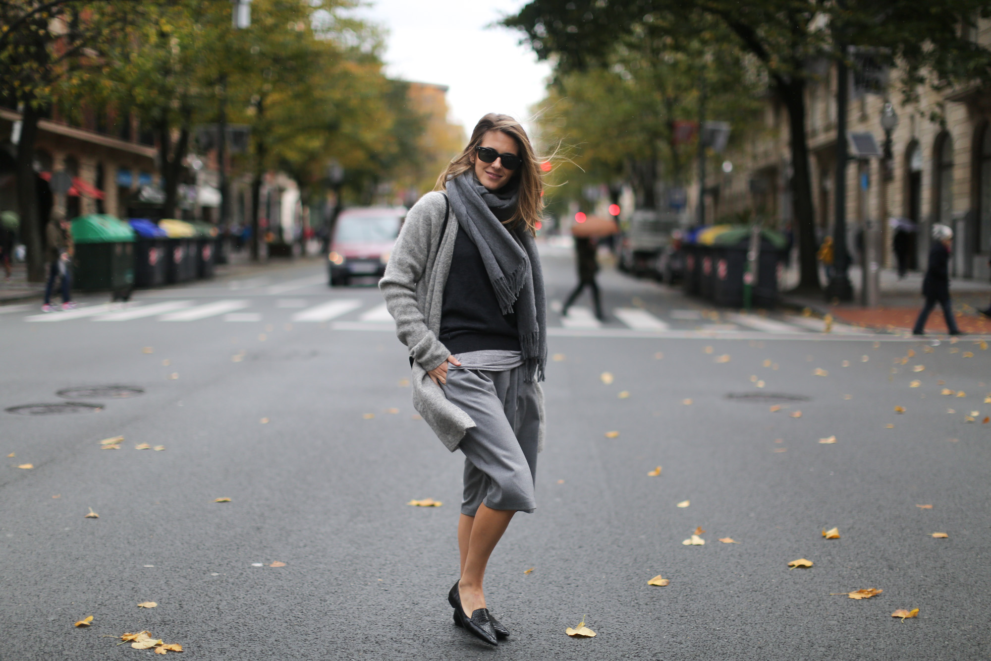 Clochet-streetstyle-all-grey-suiteblanco-culottes-hm-trend-angora-cardigan-mango-pointy-loafers-11
